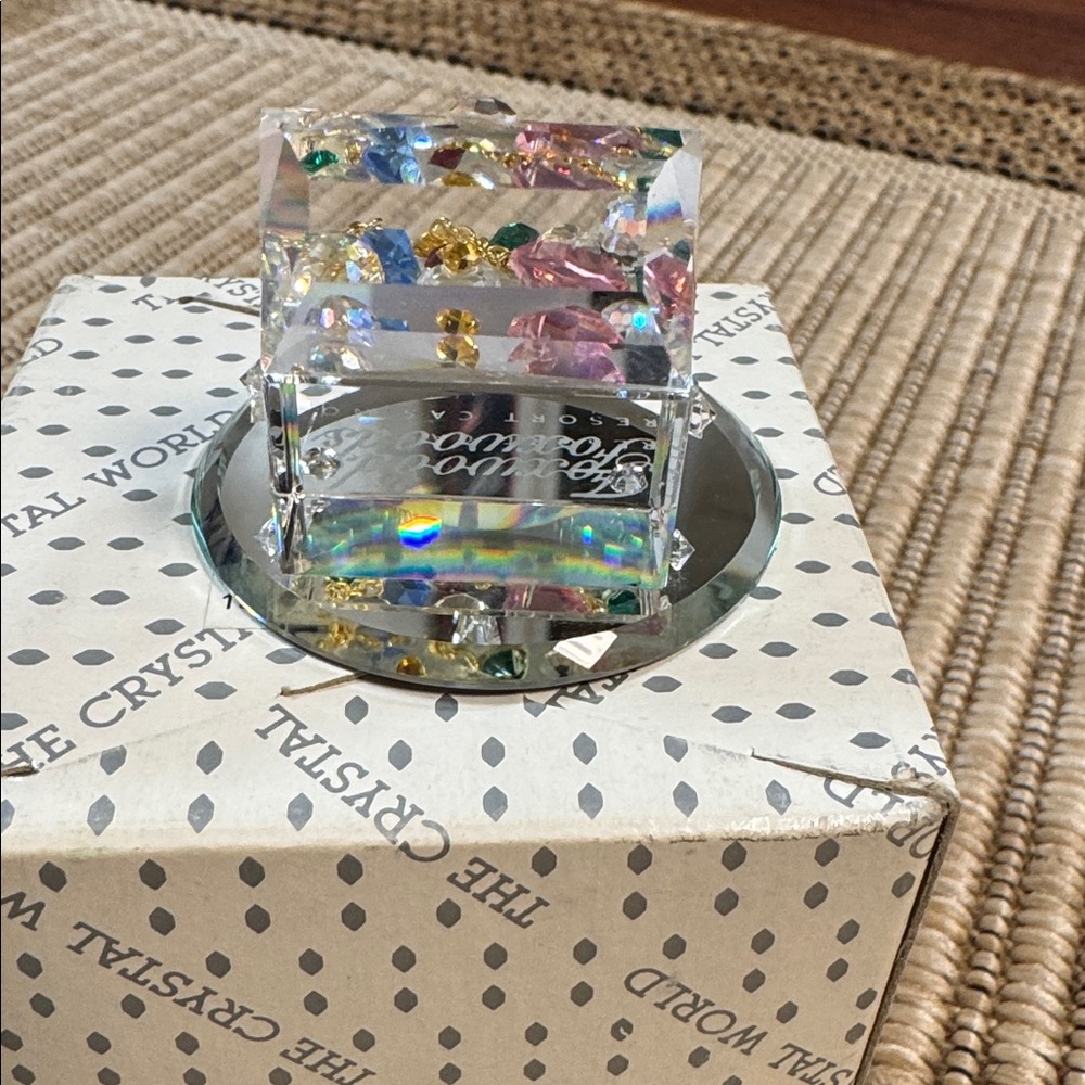Vintage Rare Crystal World Treasure Chest 1995 - Picture 3 of 15